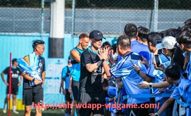 问鼎娱乐官网-世俱杯主帅赛场临场表现与指挥风格盘点